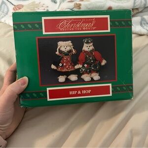 House of Lloyd Christmas around the world Hip and Hop Christmas bunnies